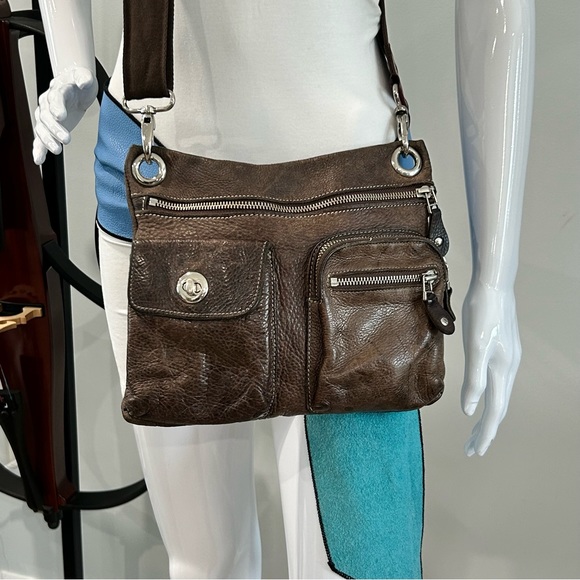 Roots Vintage Village Crossbody Bag in Brown Patina Leather - Picture 2 of 11